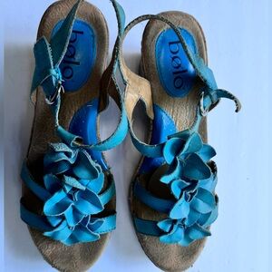 Bolo Womens size 6 Blue flowers Wedge sandals